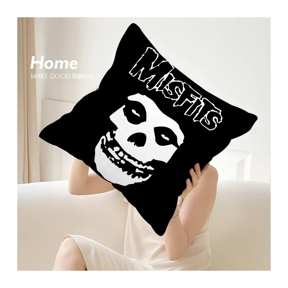Misfits Totenkopf-Kissenbezug aus Plüsch in Schwarz mit doppelseitigem Druck - Bild 2
