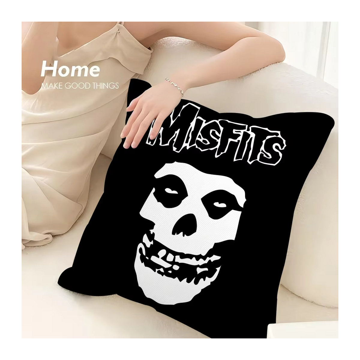 Misfits Totenkopf-Kissenbezug aus Plüsch in Schwarz mit doppelseitigem Druck - Bild 3