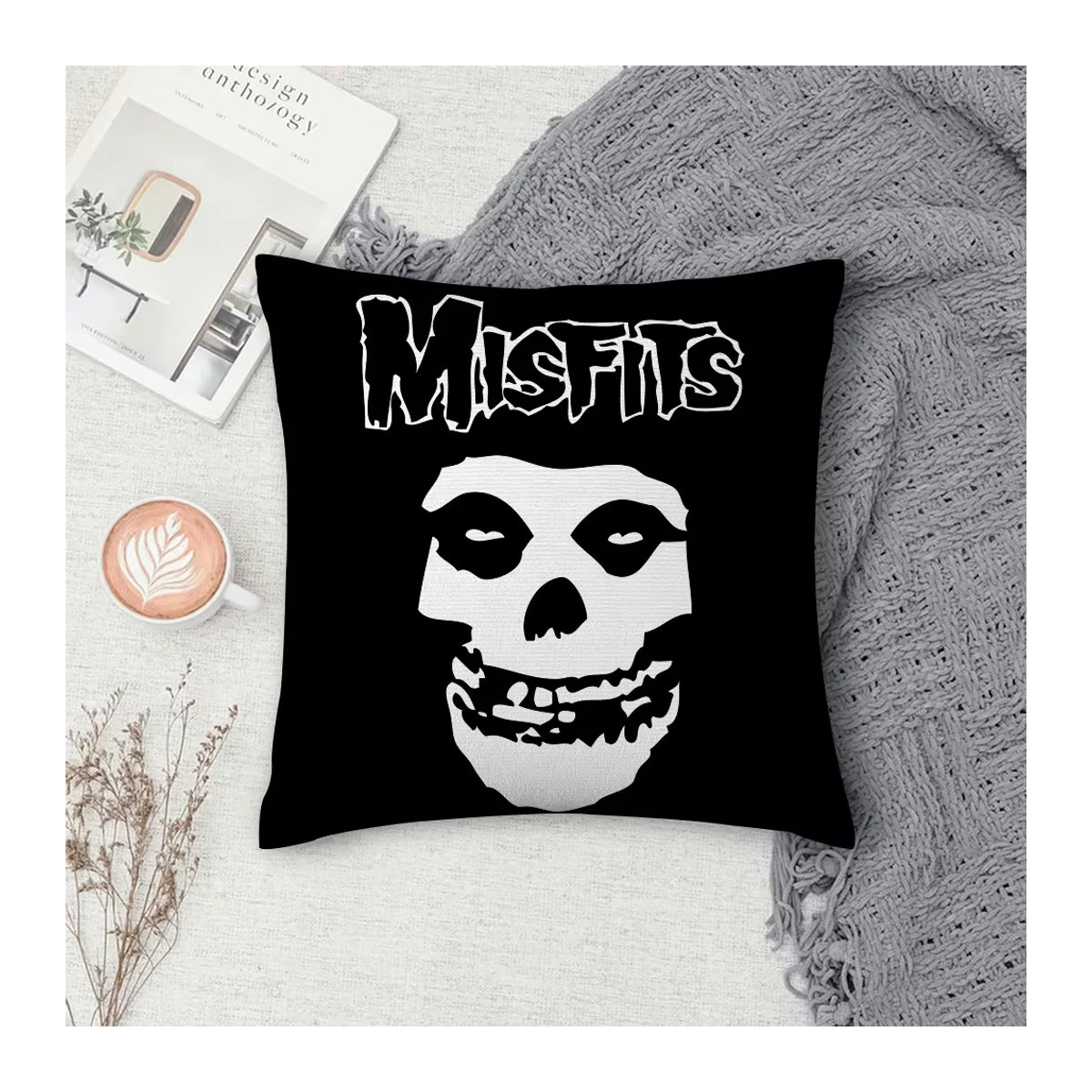 Misfits Totenkopf-Kissenbezug aus Plüsch in Schwarz mit doppelseitigem Druck - Bild 5