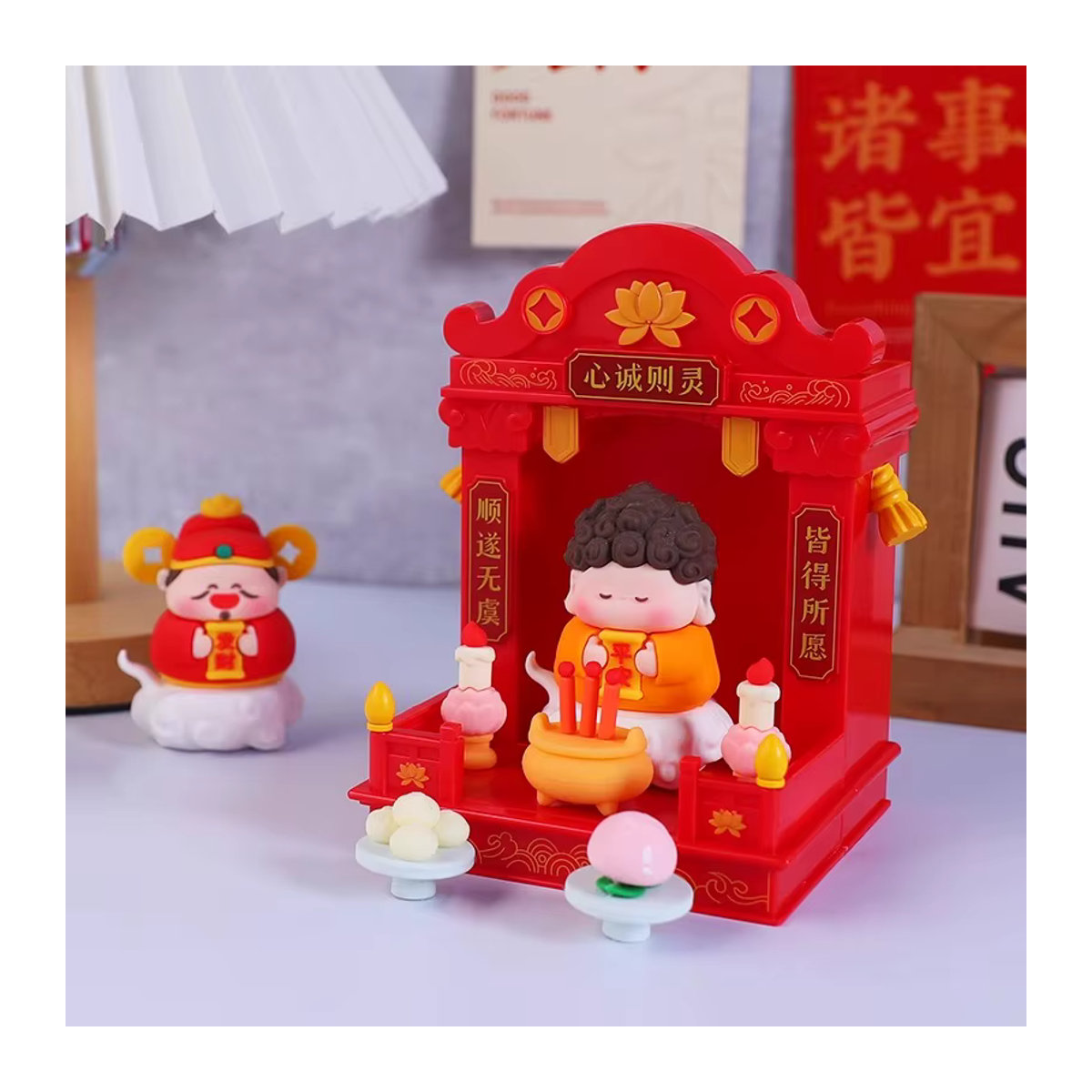 Misome Buddha Ornament Guanyin als Dekoration für Desktop oder Auto in Rot - Bild 1