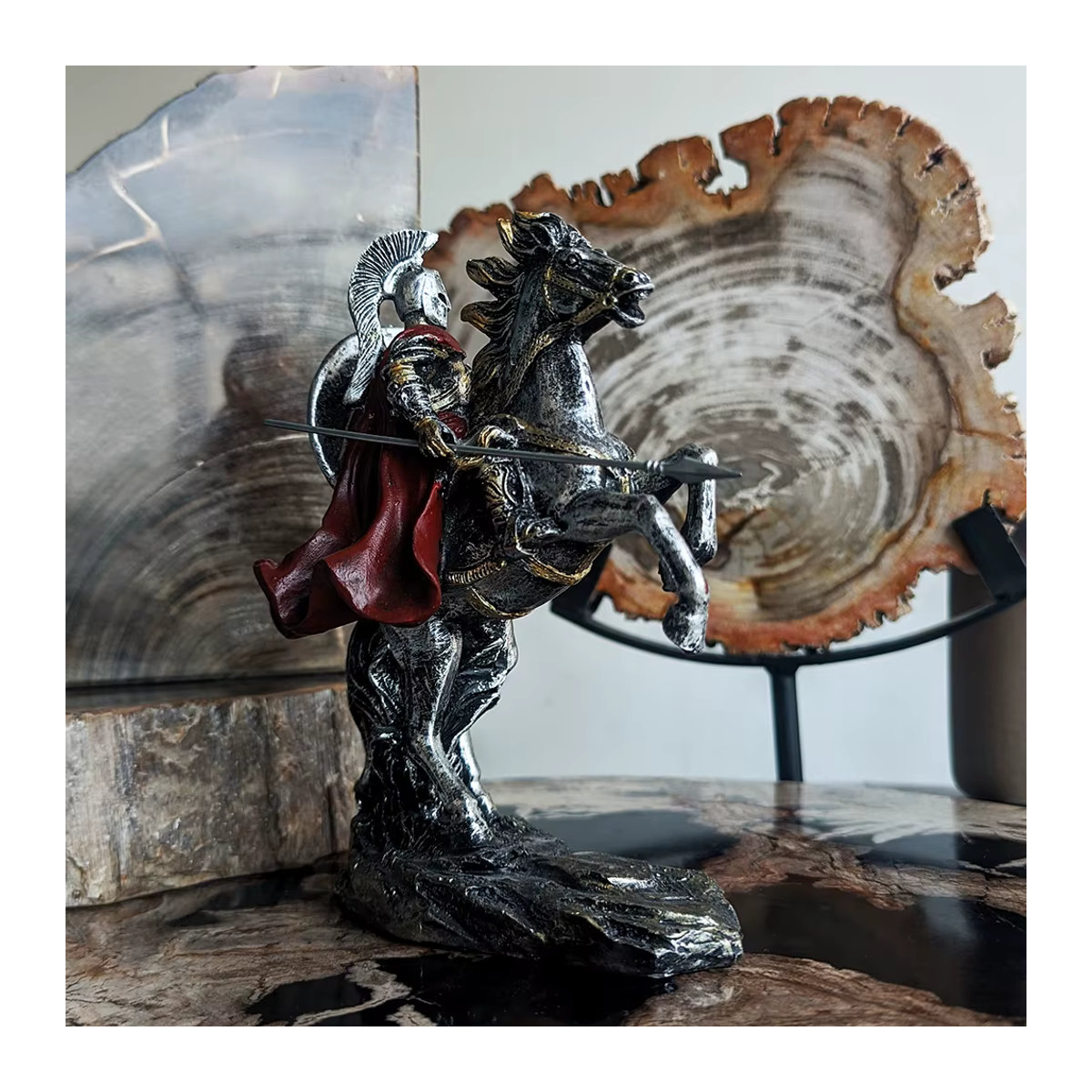 Misvial Spartan Resin Warrior Figur mit Pferd in Silber als ästhetische Tischdekoration für dein Home Office oder Wohnzimmer - Bild 2