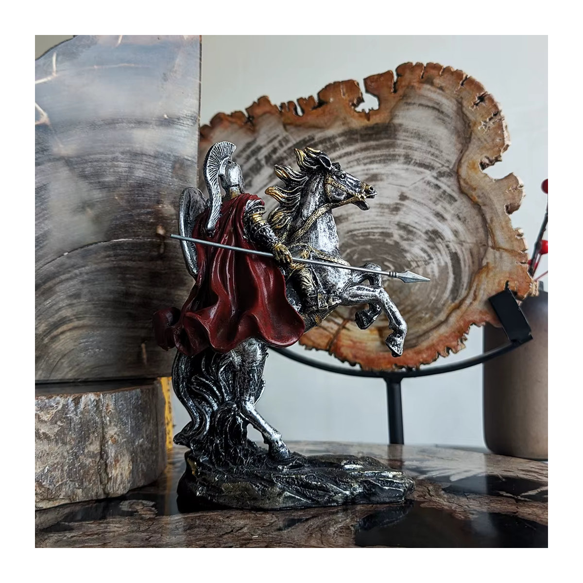 Misvial Spartan Resin Warrior Figur mit Pferd in Silber als ästhetische Tischdekoration für dein Home Office oder Wohnzimmer - Bild 5