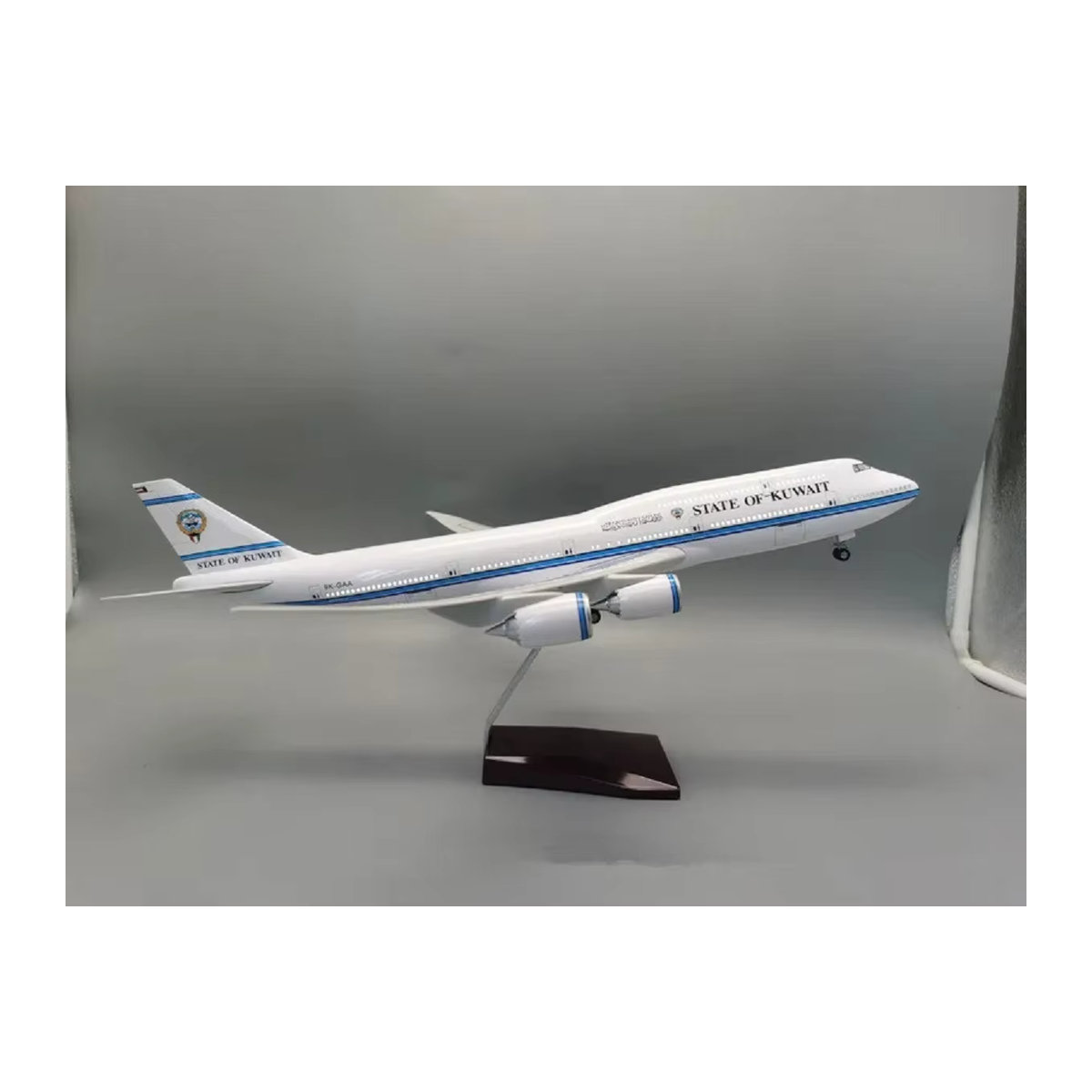 Modellflugzeug Corporation Kuwaiti B747 Flugzeugmodell im Maßstab 1:150 mit LED-Licht aus Druckguss, Länge: 47 cm - Bild 3