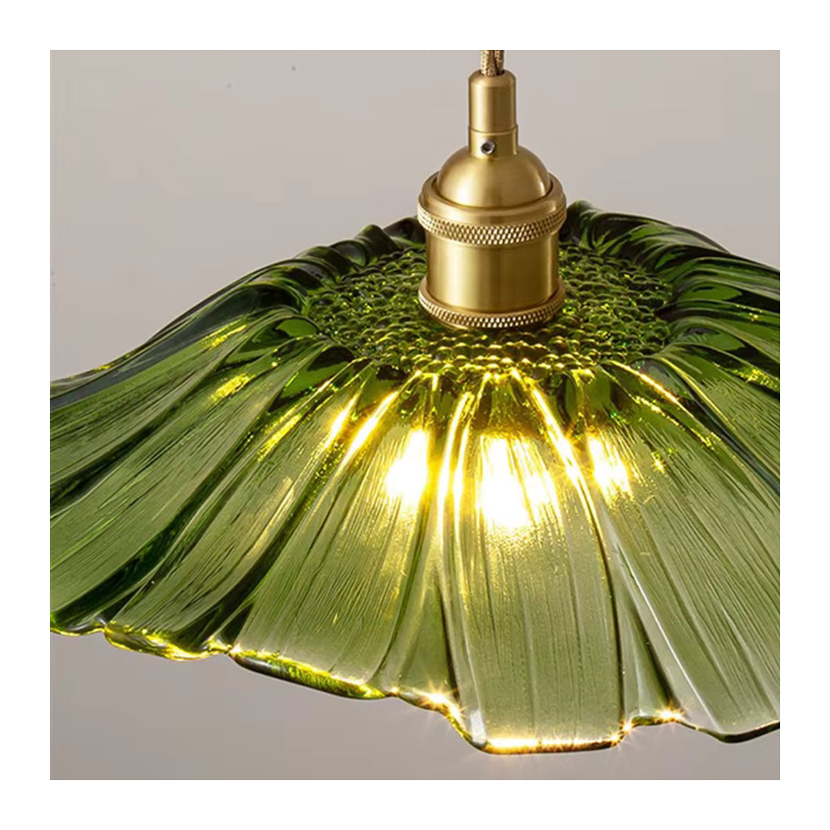 Moderne LED Pendelleuchte aus Glas von lyfs in Grün für Wohnzimmer und Esszimmer - Bild 5