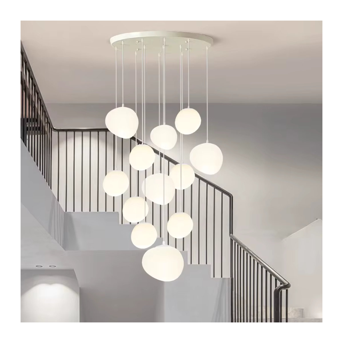 Moderne LED Pendelleuchte von Gbbmade in Weiß für Wohnzimmer und Esszimmer - Bild 6