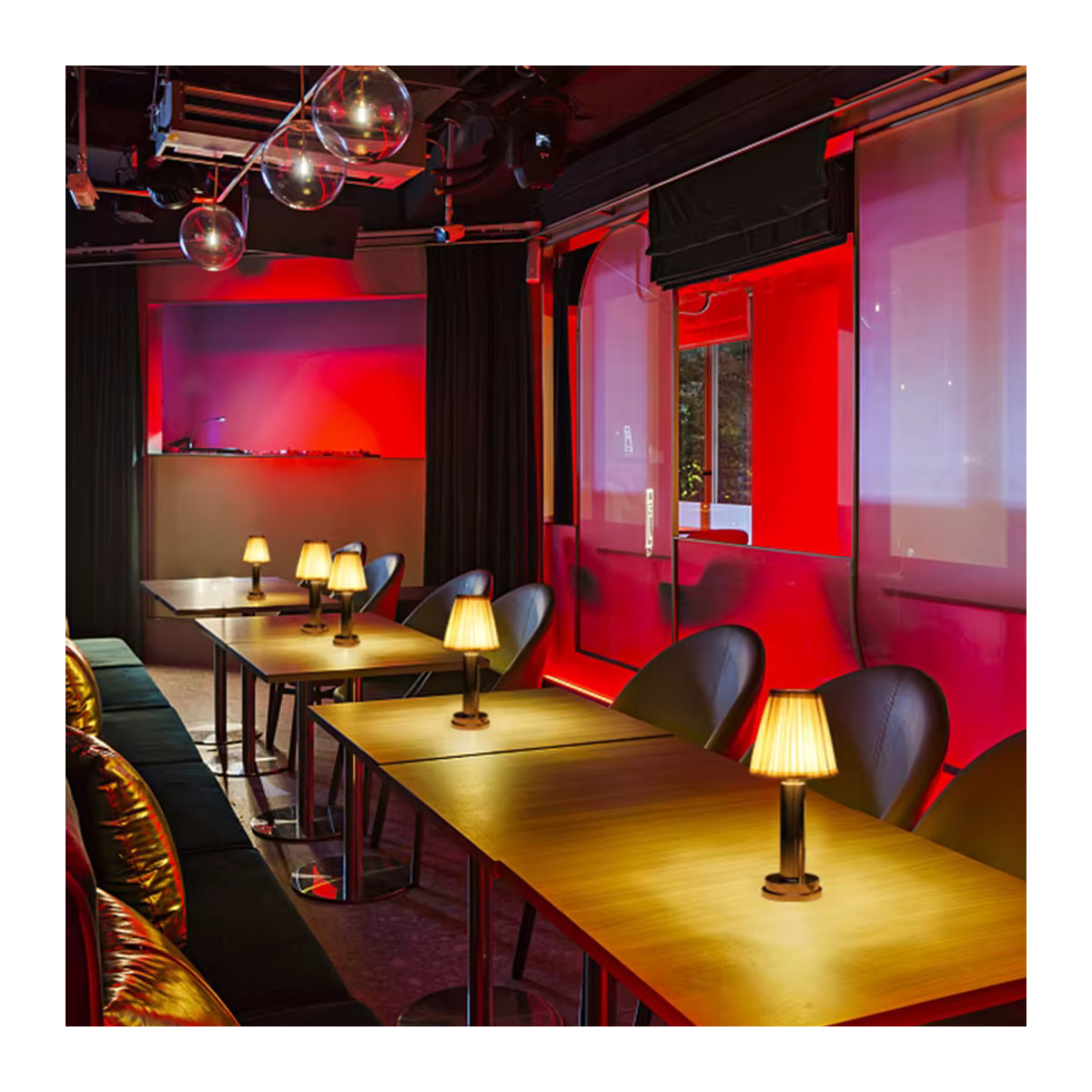 Moderne LED Tischlampe in Silber im skandinavischen Design aus Metall - Bild 3