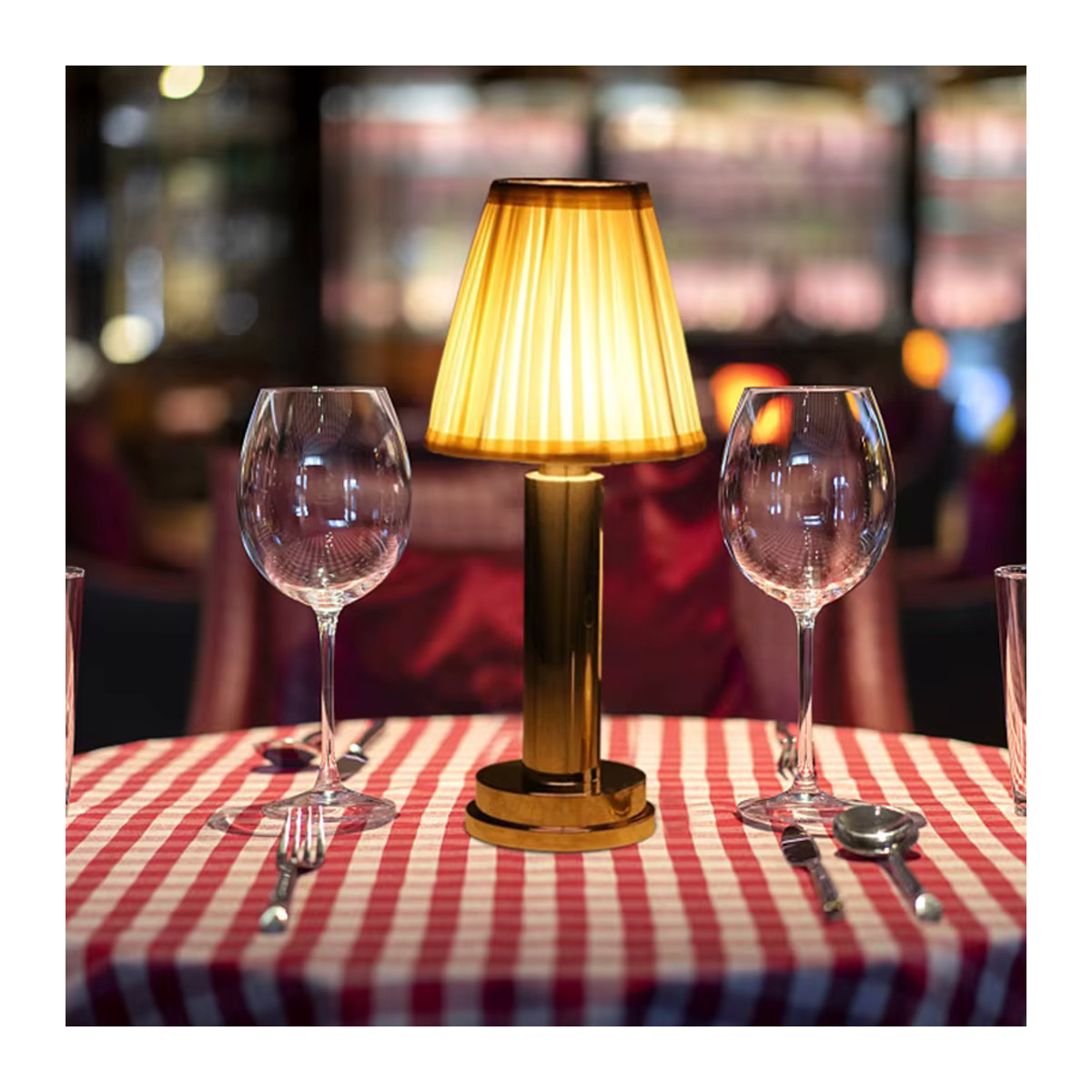 Moderne LED Tischlampe in Silber im skandinavischen Design aus Metall - Bild 4