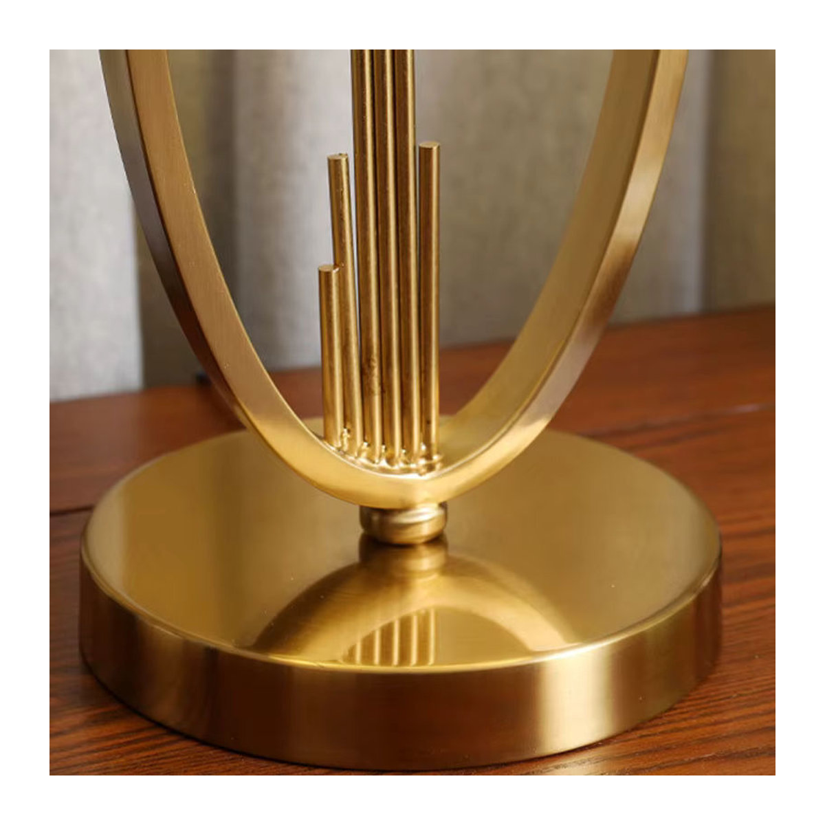 Moderne Tischlampe aus Metall von Vecli für Wohnzimmer und Schlafzimmer - Bild 2
