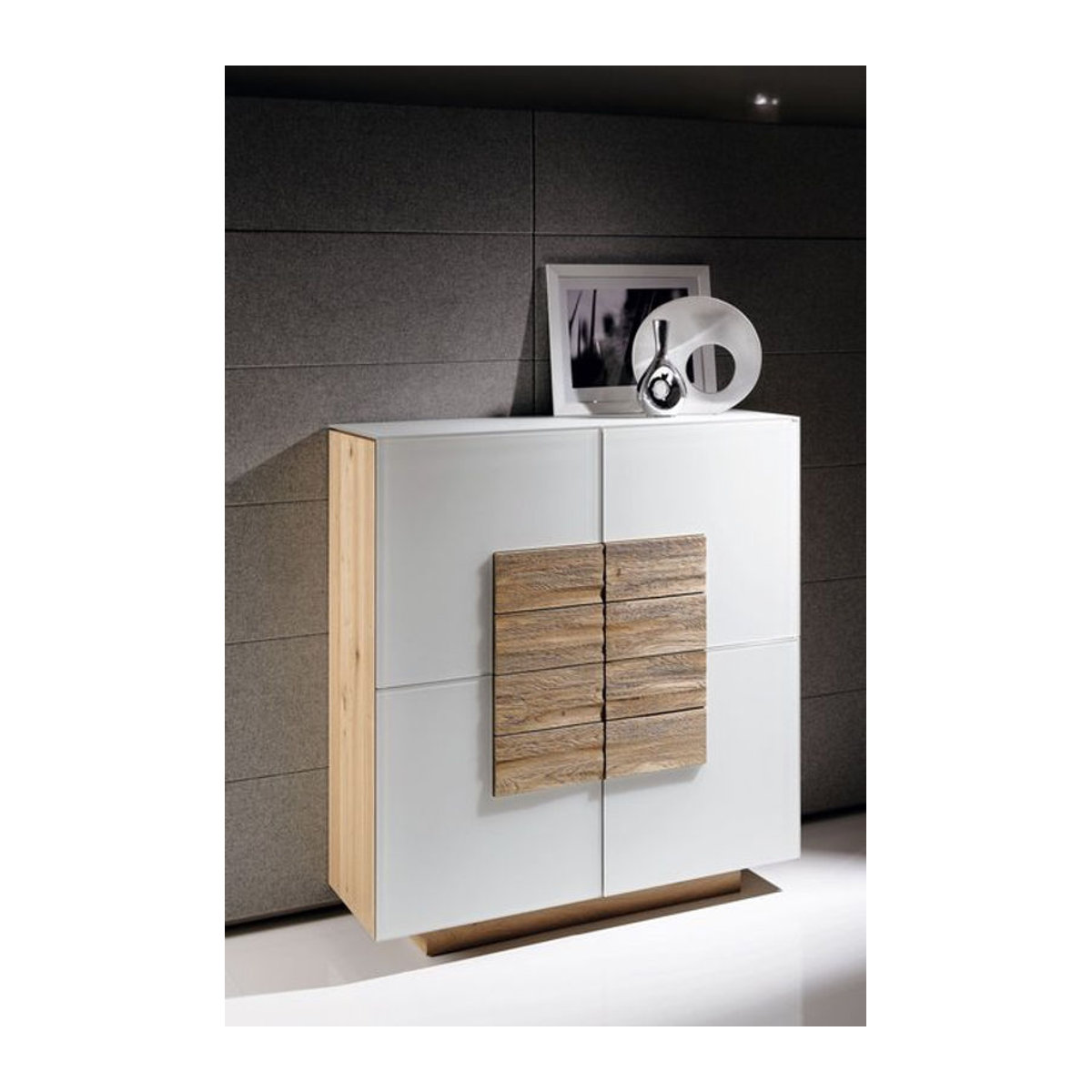 Modernes Highboard VOGLAUER VMONTANARA aus Eiche Natur und Massivholz mit Glas in Braun und Weiß, H x B x T: 138 x 128 x 42,5 cm - Bild 1