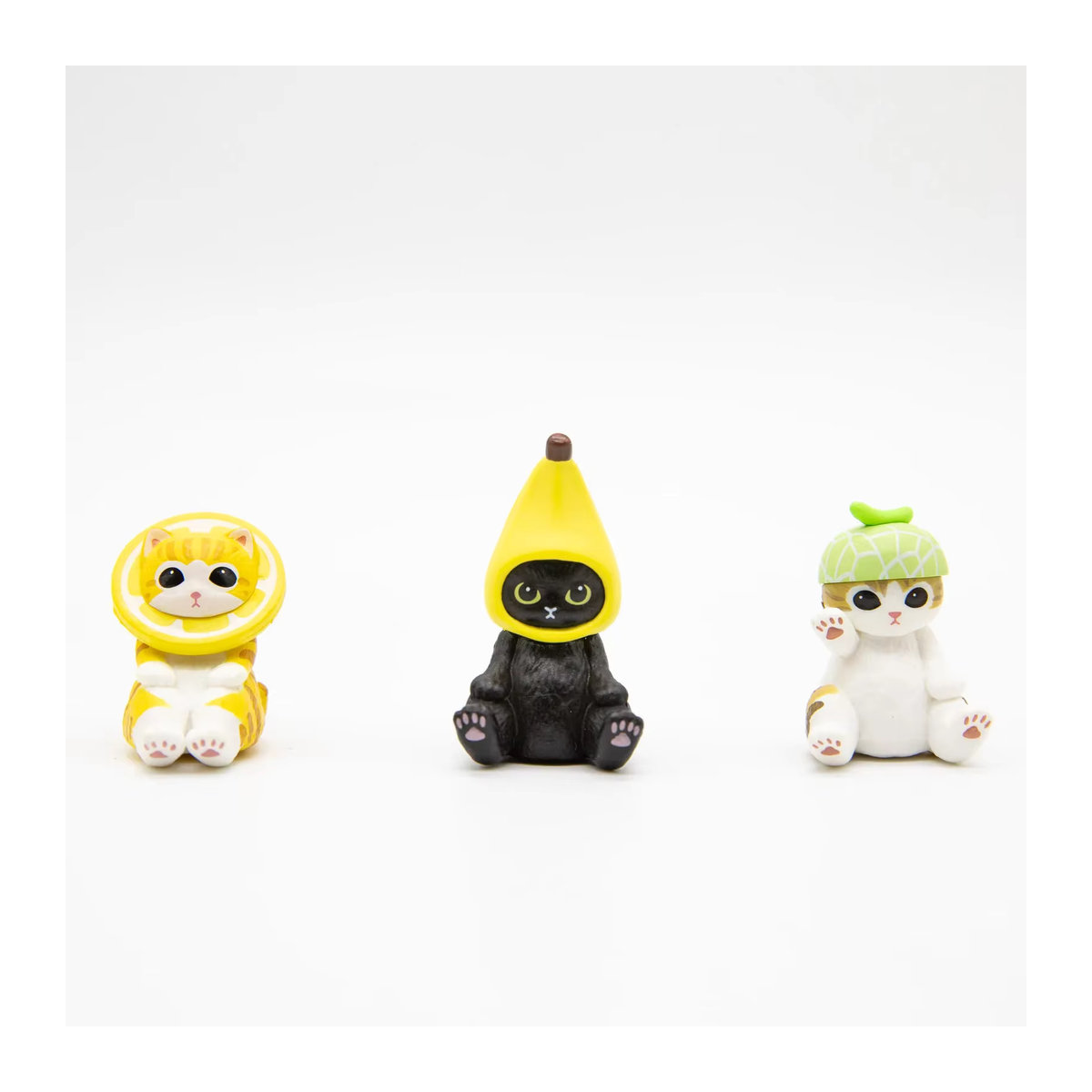 Mofusand Katze in Obstkleidung Blindbox Figur Banane und Tomate mehrfarbig aus Kunststoff - Bild 2