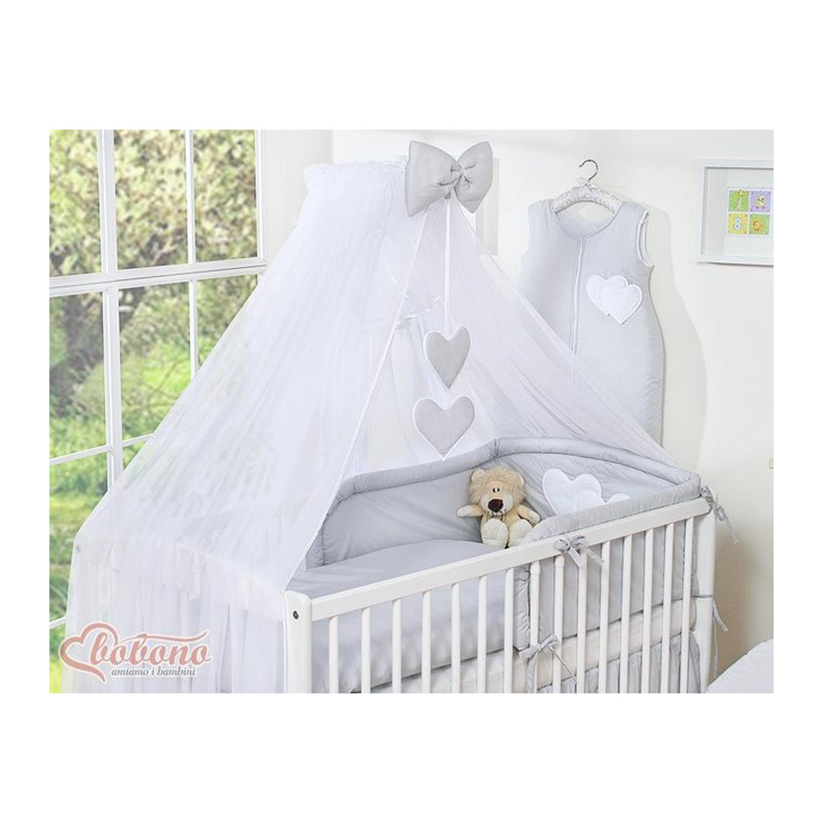 Moskitonetz für Babybetten aus weißem Chiffon mit Herz-Dekoration und Schleife sowie grauen Aufhängern - Bild 1