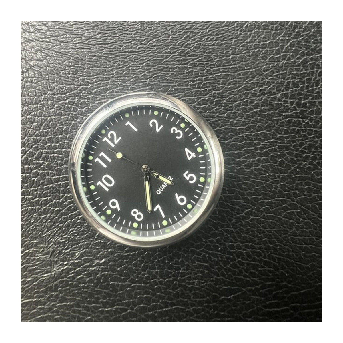 Motorgo Premium Mini-Quarzuhr für das Auto aus Metall in Schwarz mit leuchtendem Zifferblatt, Durchmesser: 4 cm - Bild 1