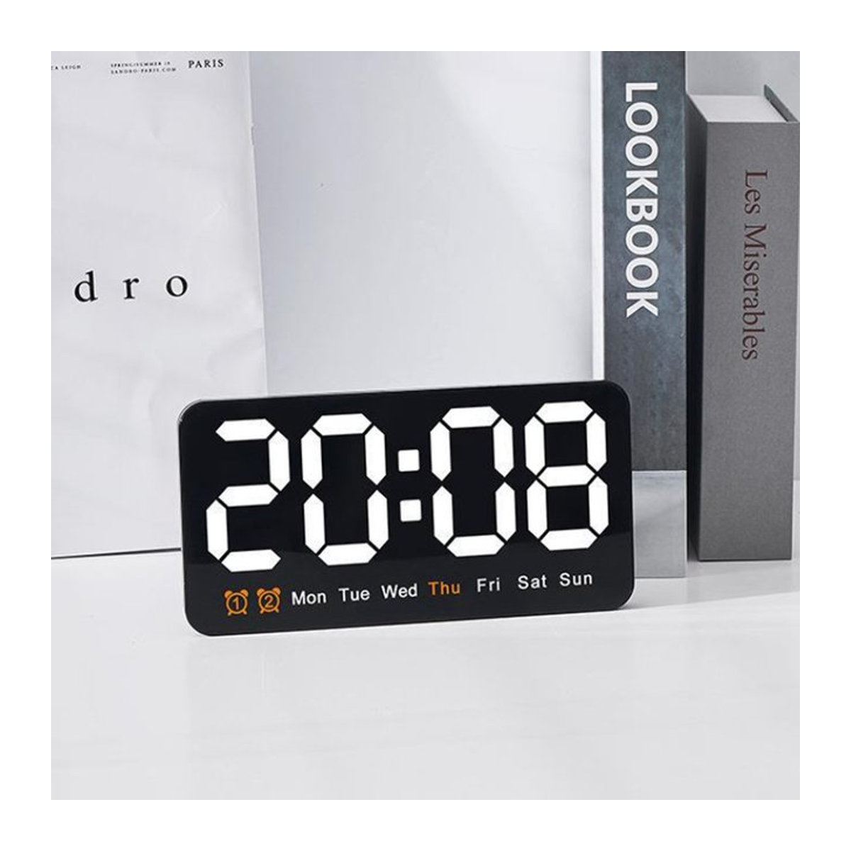 Multifunktionale LED Wanduhr in Weiß mit Temperaturanzeige, Datum, Wochentag und Weckfunktion für dein Wohnzimmer - Bild 1