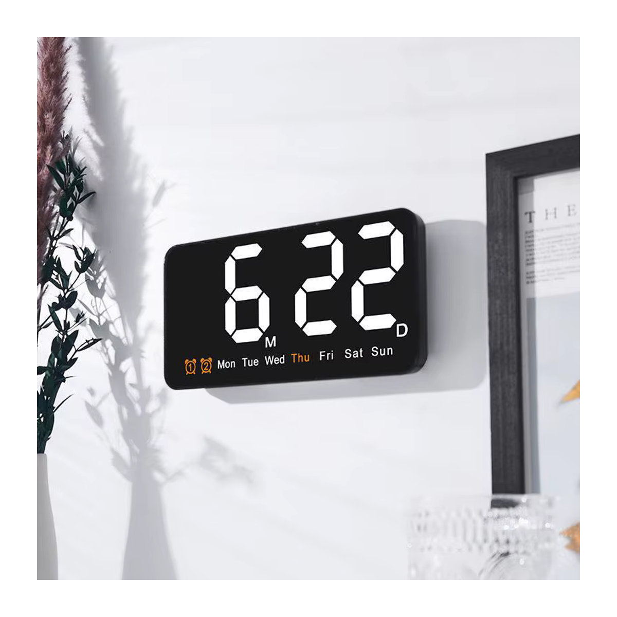 Multifunktionale LED Wanduhr in Weiß mit Temperaturanzeige, Datum, Wochentag und Weckfunktion für dein Wohnzimmer - Bild 4