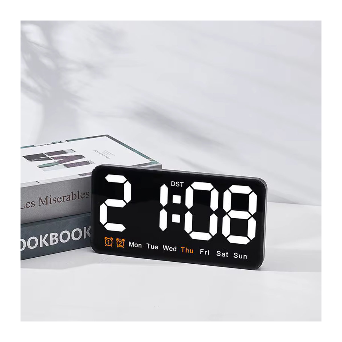 Multifunktionale LED Wanduhr in Weiß mit Temperaturanzeige, Datum, Wochentag und Weckfunktion für dein Wohnzimmer - Bild 5