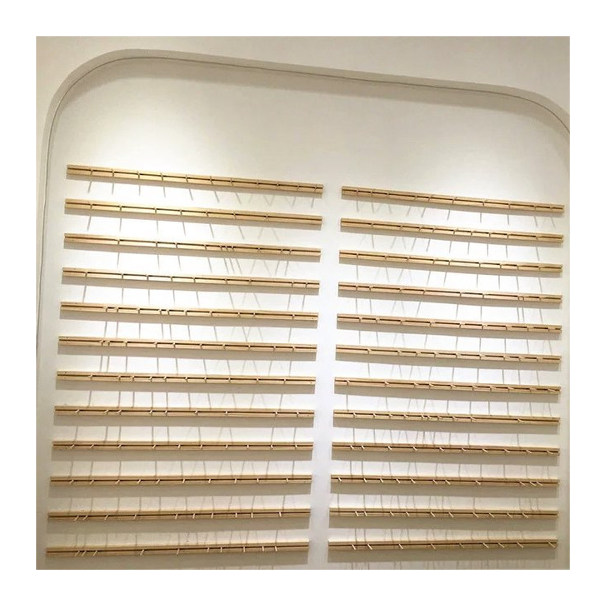 NALALOO Schmuck Organizer aus Holz in Braun als Wand-Display im Bohemian-Stil für Ohrringe, Ringe und Halsketten - Bild 1