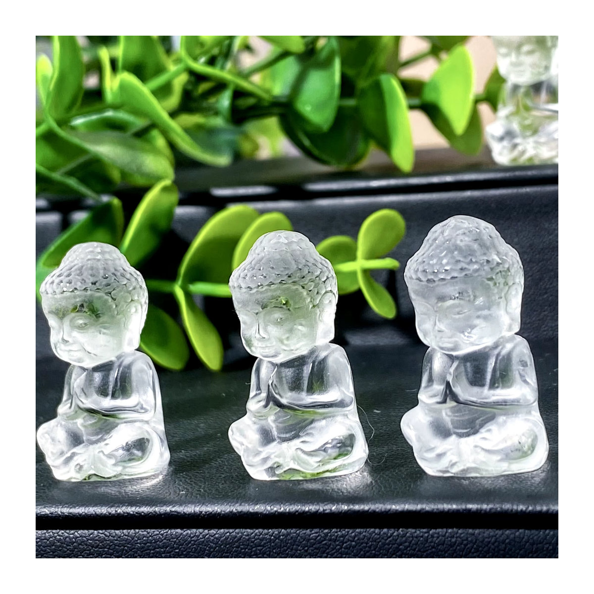 Natürliche Kristallornamente aus klarem Quarz als sitzende Buddha-Figur zur Desktop-Dekoration - Bild 2
