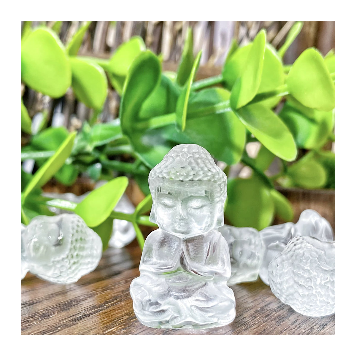 Natürliche Kristallornamente aus klarem Quarz als sitzende Buddha-Figur zur Desktop-Dekoration - Bild 4