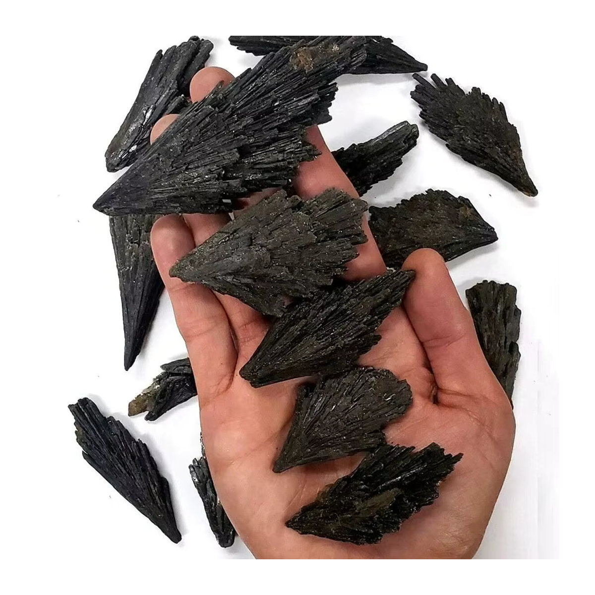 Natürlicher schwarzer Turmalin und Kyanit-Kristall in fächerförmiger Form als Mineralquarz - Bild 3