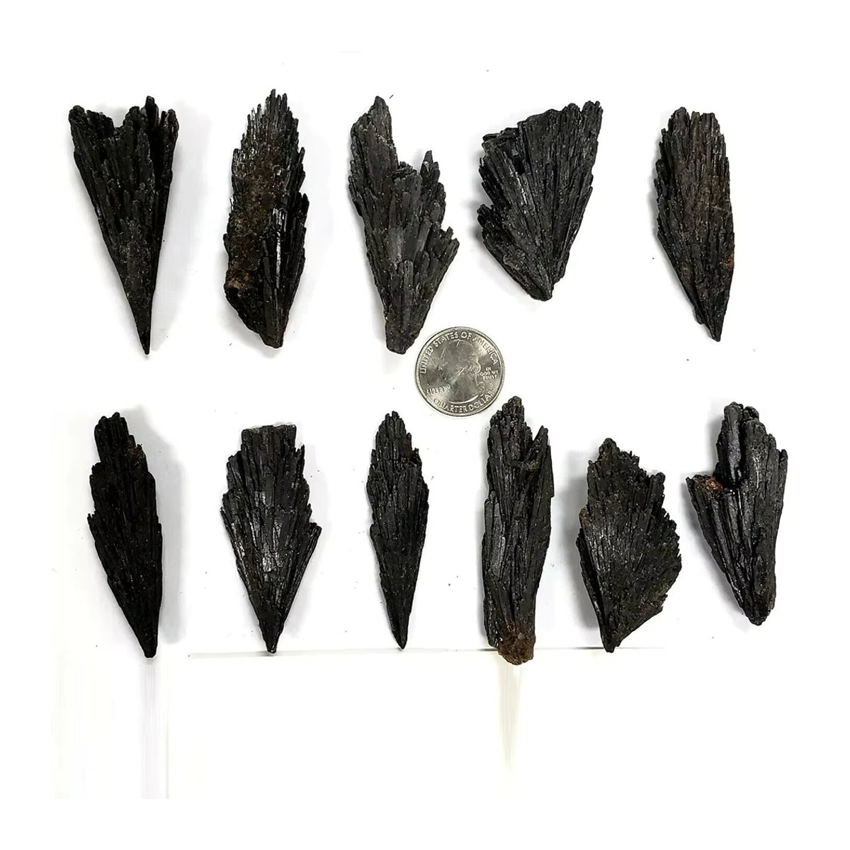 Natürlicher schwarzer Turmalin und Kyanit-Kristall in fächerförmiger Form als Mineralquarz - Bild 5