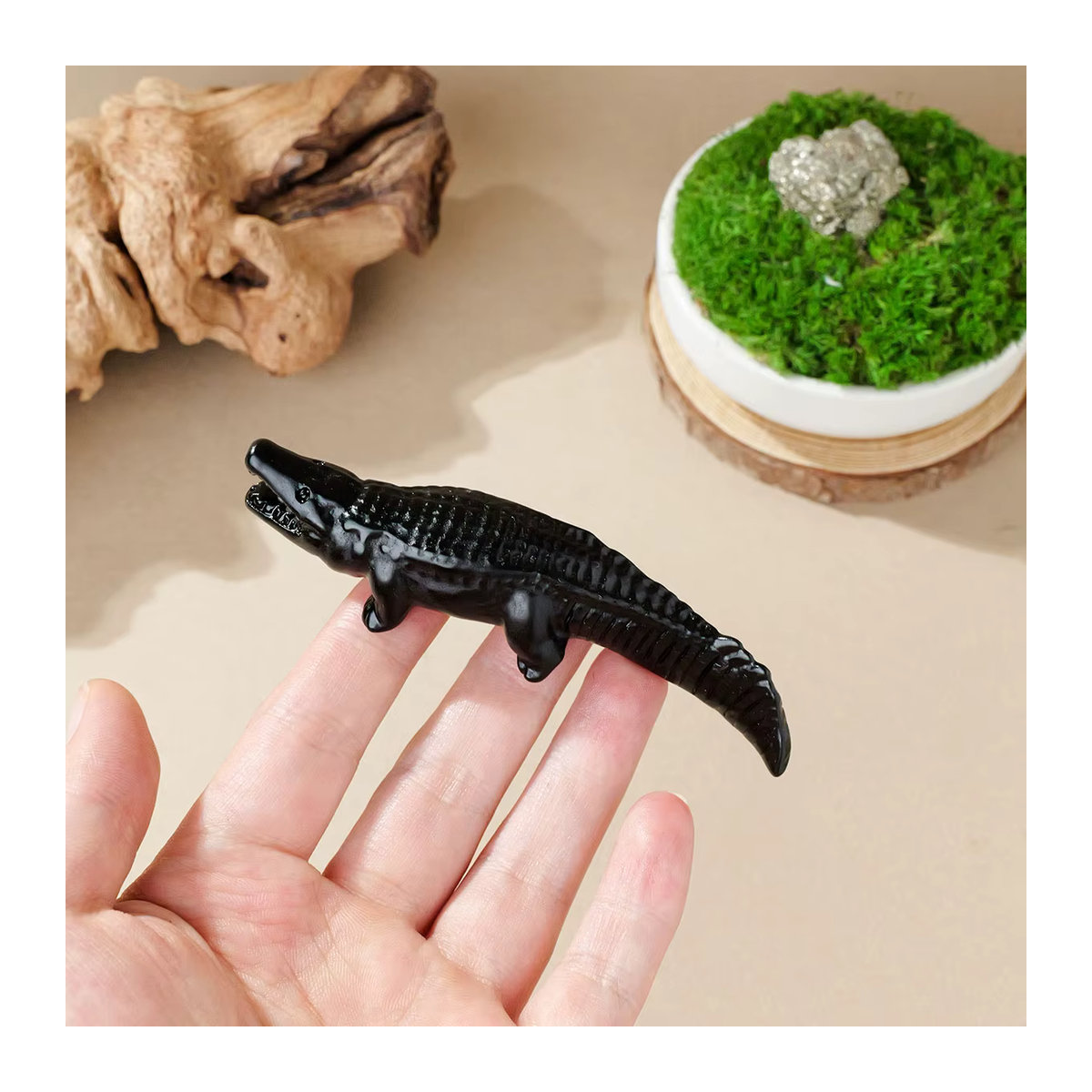 Natürliches Obsidian Krokodil Ornament in Schwarz als kreative Feng Shui Dekoration für deinen Schreibtisch - Bild 3