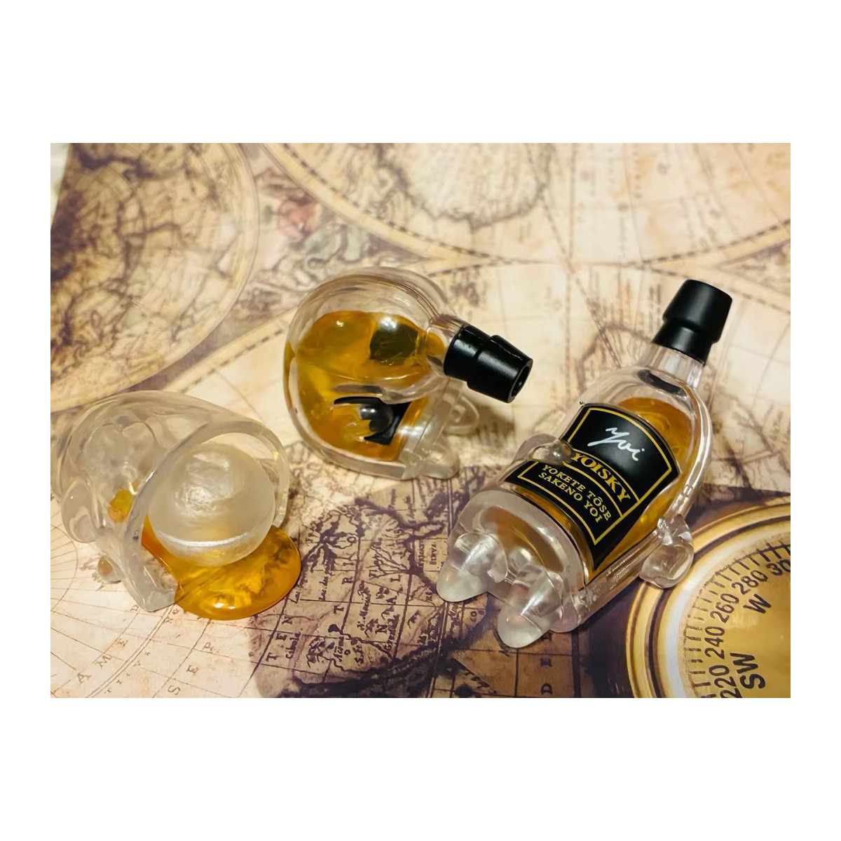 NewBiFo Qualia Kapsel Miniatur-Figur Tipsy Weinflasche und Whisky Glas als kreatives Schreibtisch-Ornament in transparent - Bild 3