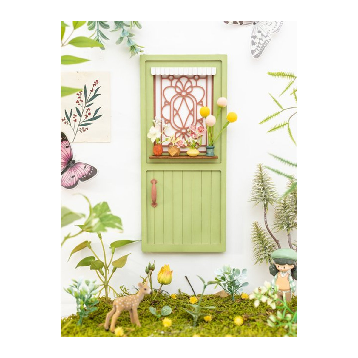 Niedrige Feen-Holztür als Wandkunst und Miniatur-Landschaft in Hellgrün für dein Puppenhaus oder als Desktop-Ornament - Bild 1