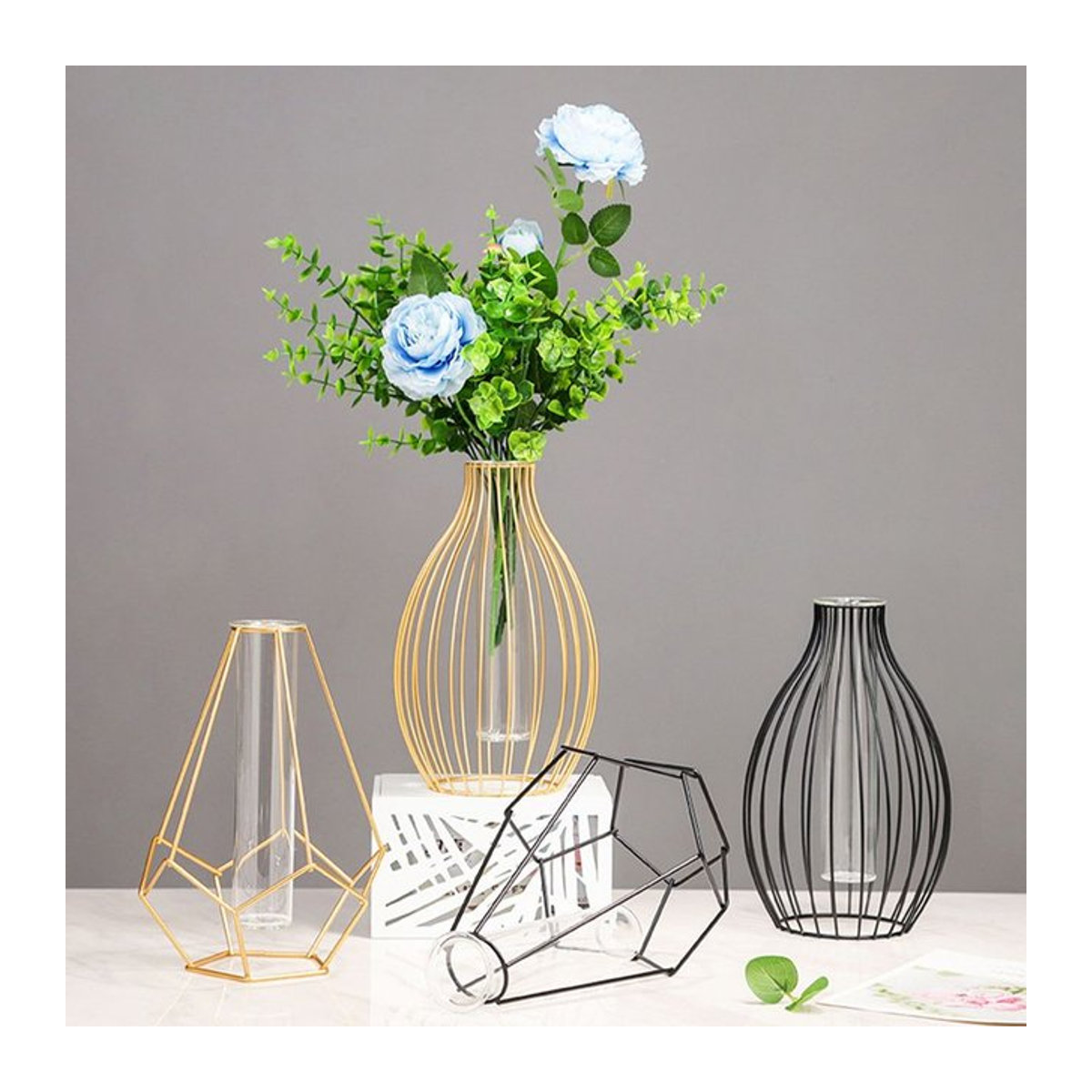 Nordische geometrische Blumenvase aus Eisen und Glas in Schwarz für deine Dekoration - Bild 1