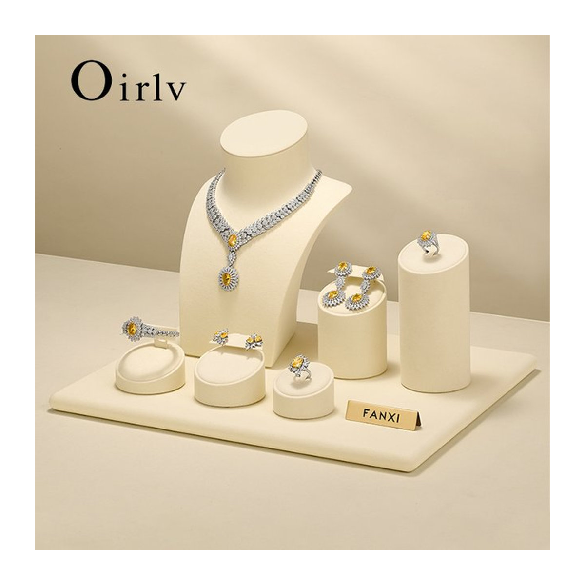 Oirlv Schmuckständer aus Mikrofaser in Beige als minimalistisches Display für Halsketten, Ohrringe und Ringe - Bild 1
