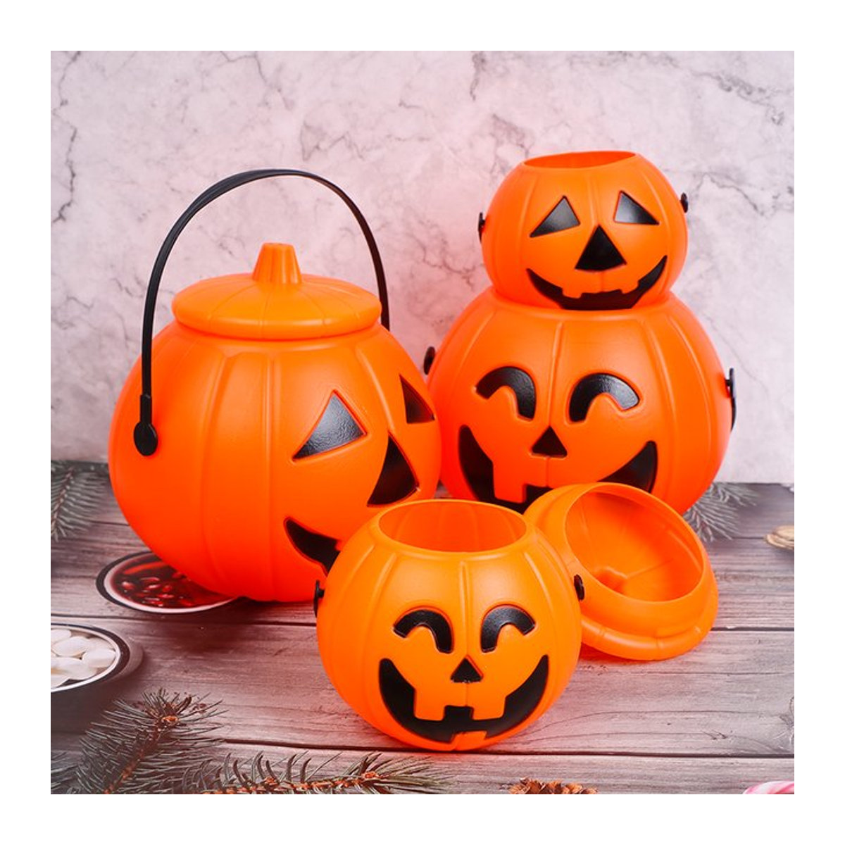 Orangefarbener Halloween Kürbis Eimer als tragbarer Süßigkeiten Behälter und Geschenkhalter für Kinder - Bild 1