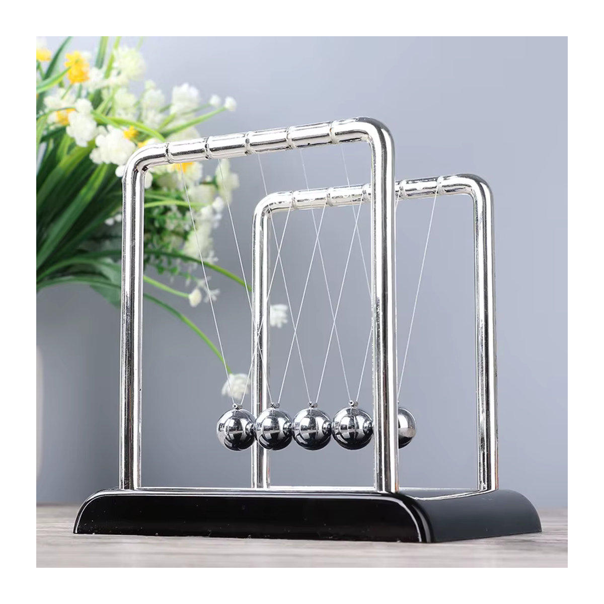 Otmagelu Newton Pendel Miniatur aus Metall in Silber und Grau zur physikalischen Bildung und als moderne Dekoration - Bild 3