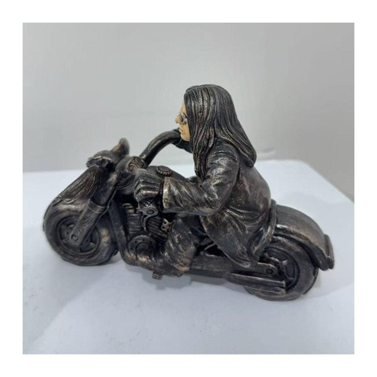 Ozzy Osbourne Ritter Totenkopf Figur aus Harz als Gothic Schreibtisch Dekoration - Bild 1