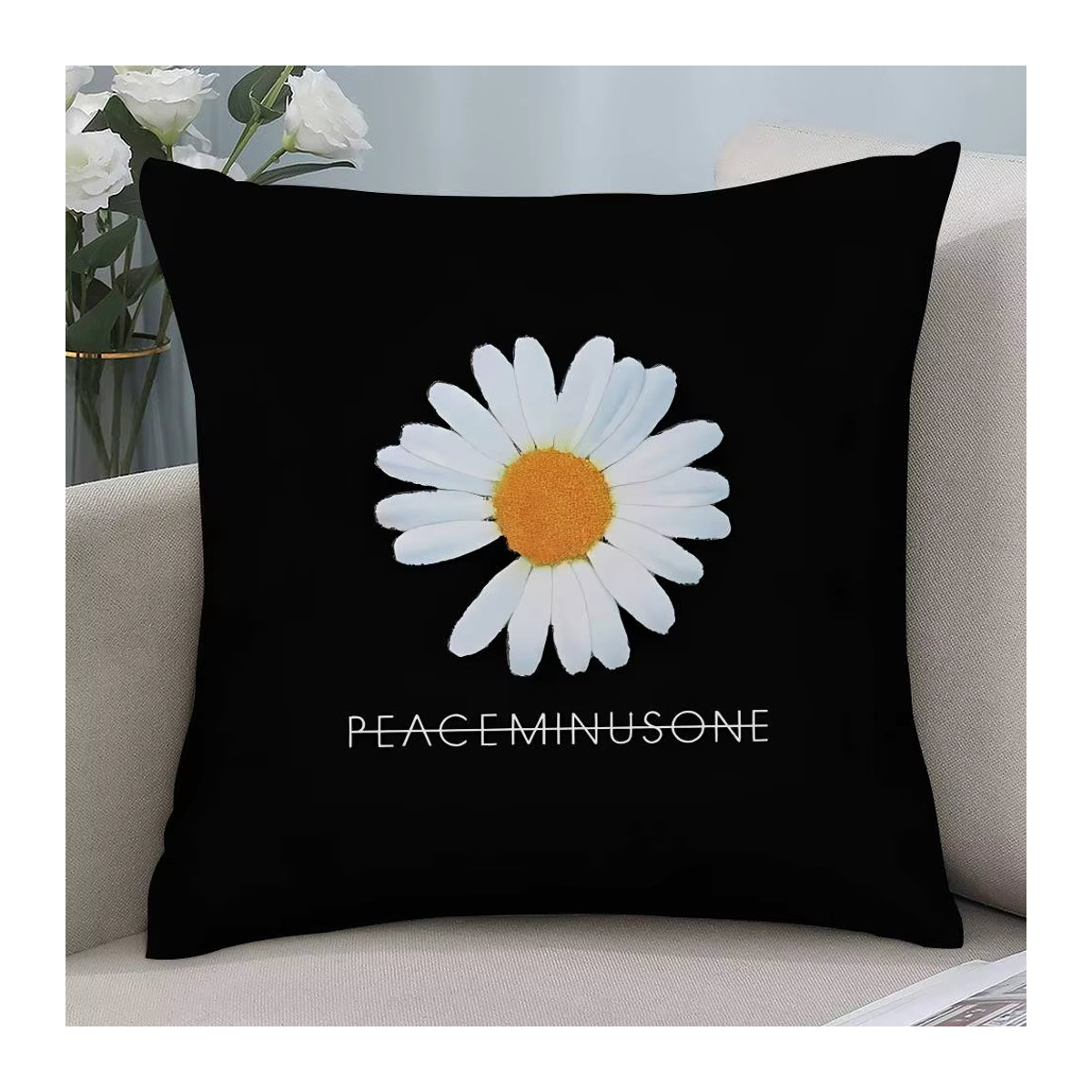 Peaceminusone B-Banner Kissenbezug aus Plüsch in Schwarz mit doppelseitigem Druck - Bild 4