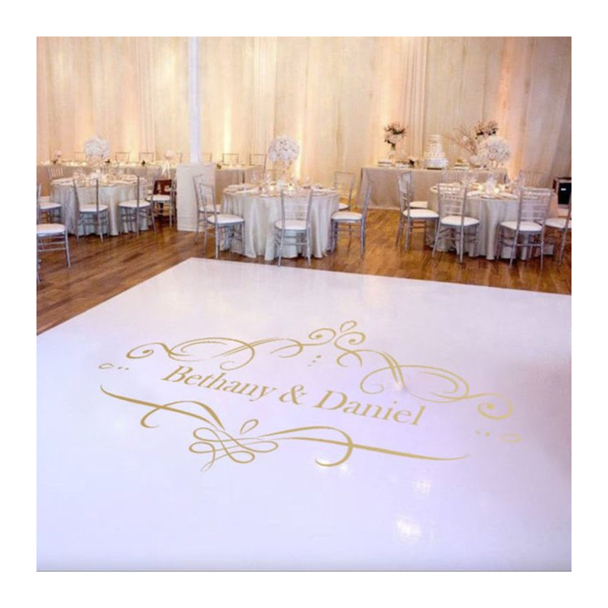 Personalisierter Hochzeits-Tanzflächen Aufkleber mit floralem Design von DECALYANG in Lila und Gold - Bild 1