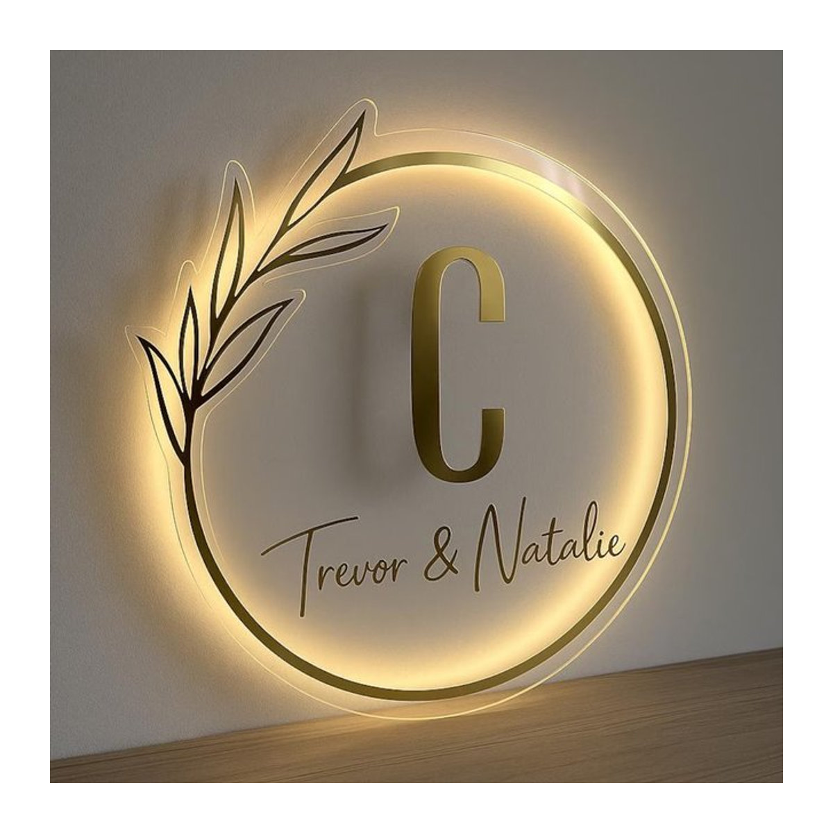 Personalisiertes LED-Acryl-Neonschild von SZREBOW in Gelb mit minimalistischem Design für dein Logo oder deinen Namen - Bild 1