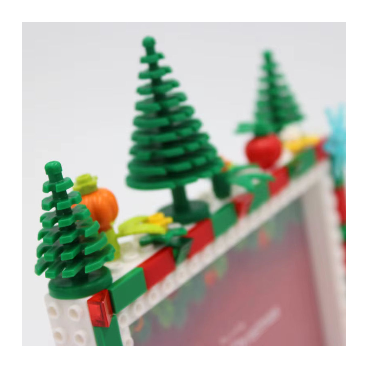 PinLiving Weihnachts DIY Fotorahmen aus Bausteinen als Tischdekoration, rot und mehrfarbig, Kunststoff, 6,7 Zoll - Bild 4