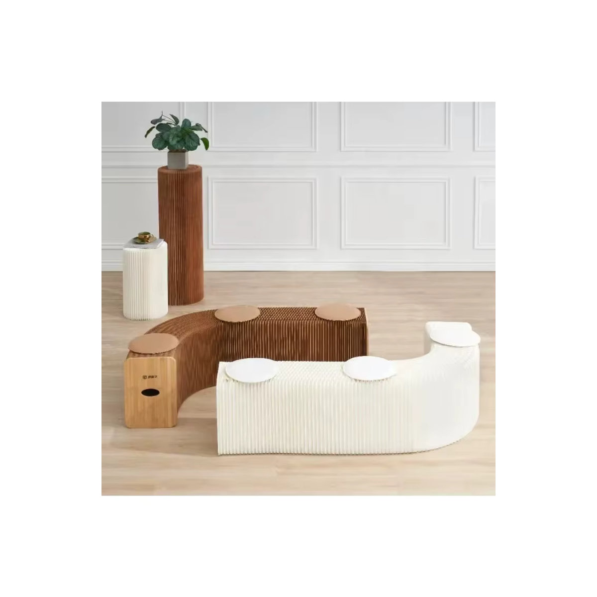 Platzsparender Teleskop-Klappstuhl aus Kraftpapier in Rot oder Bunt mit modernem Design - Bild 4