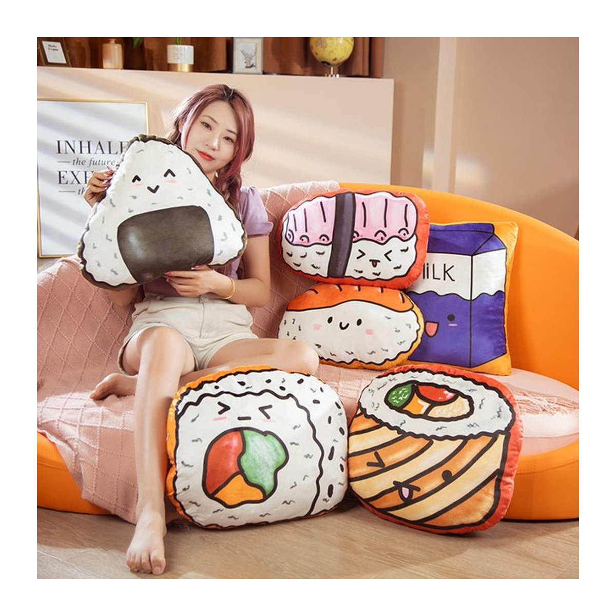 Plüschkissen Onigiri Sushi Design in 3D-Optik als weiches Dekokissen für Sofa, Bett oder Boden - Bild 1