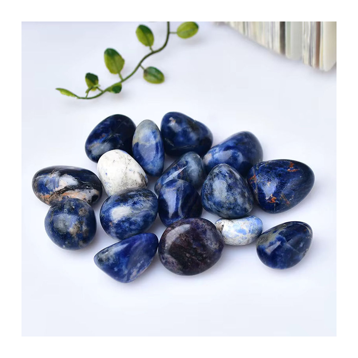 Polierter blauer Sodalith-Kristallstein von Stone Brothers als dekoratives Ornament für dein Zuhause, 100 g - Bild 2