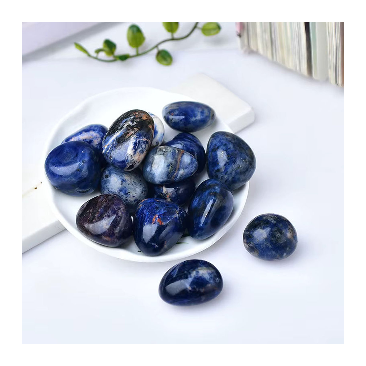 Polierter blauer Sodalith-Kristallstein von Stone Brothers als dekoratives Ornament für dein Zuhause, 100 g - Bild 4