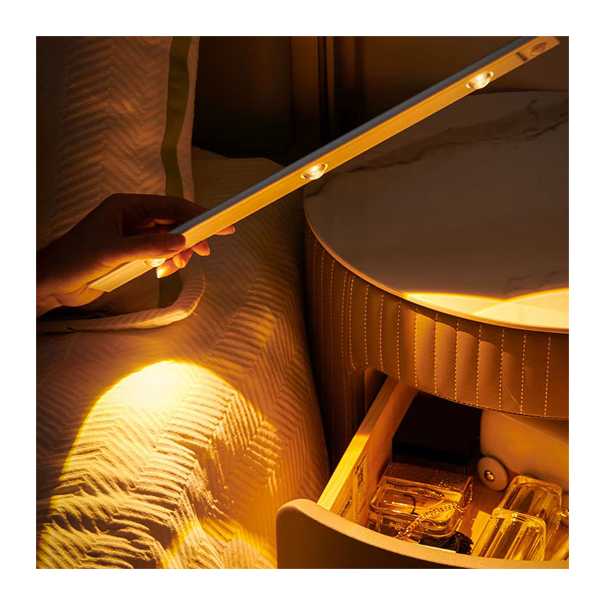 Pzsunly LED Nachtlicht mit USB-Anschluss und Bewegungssensor, ultra dünne kabellose Innenbeleuchtung für Küche, Schrank und Schlafzimmer, minimalistisches Design - Bild 4