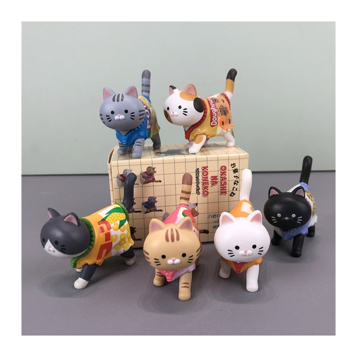 Re-Ment Blind Box Kapsel Spielzeug Katze mit Süßigkeiten-Verpackung, mehrfarbige Kitty Figur aus Kunststoff für Kinder - Bild 1