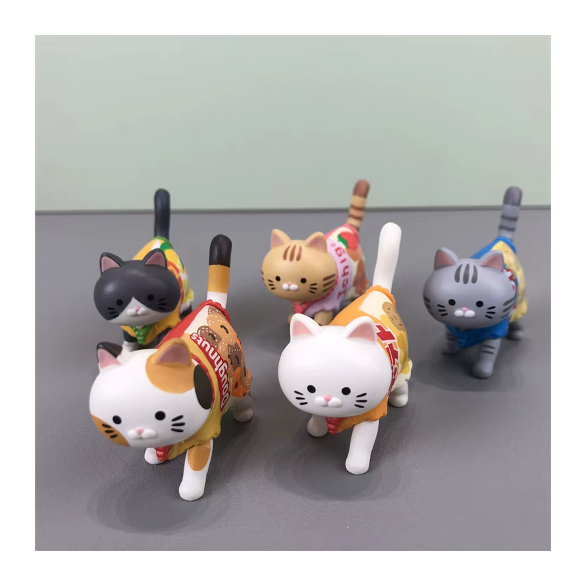 Re-Ment Blind Box Kapsel Spielzeug Katze mit Süßigkeiten-Verpackung, mehrfarbige Kitty Figur aus Kunststoff für Kinder - Bild 3