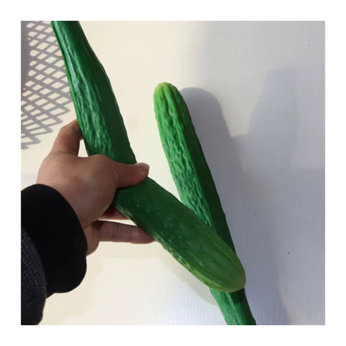 Realistische künstliche Aubergine als Simulationsgemüse-Ornament für deine Dekoration - Bild 1