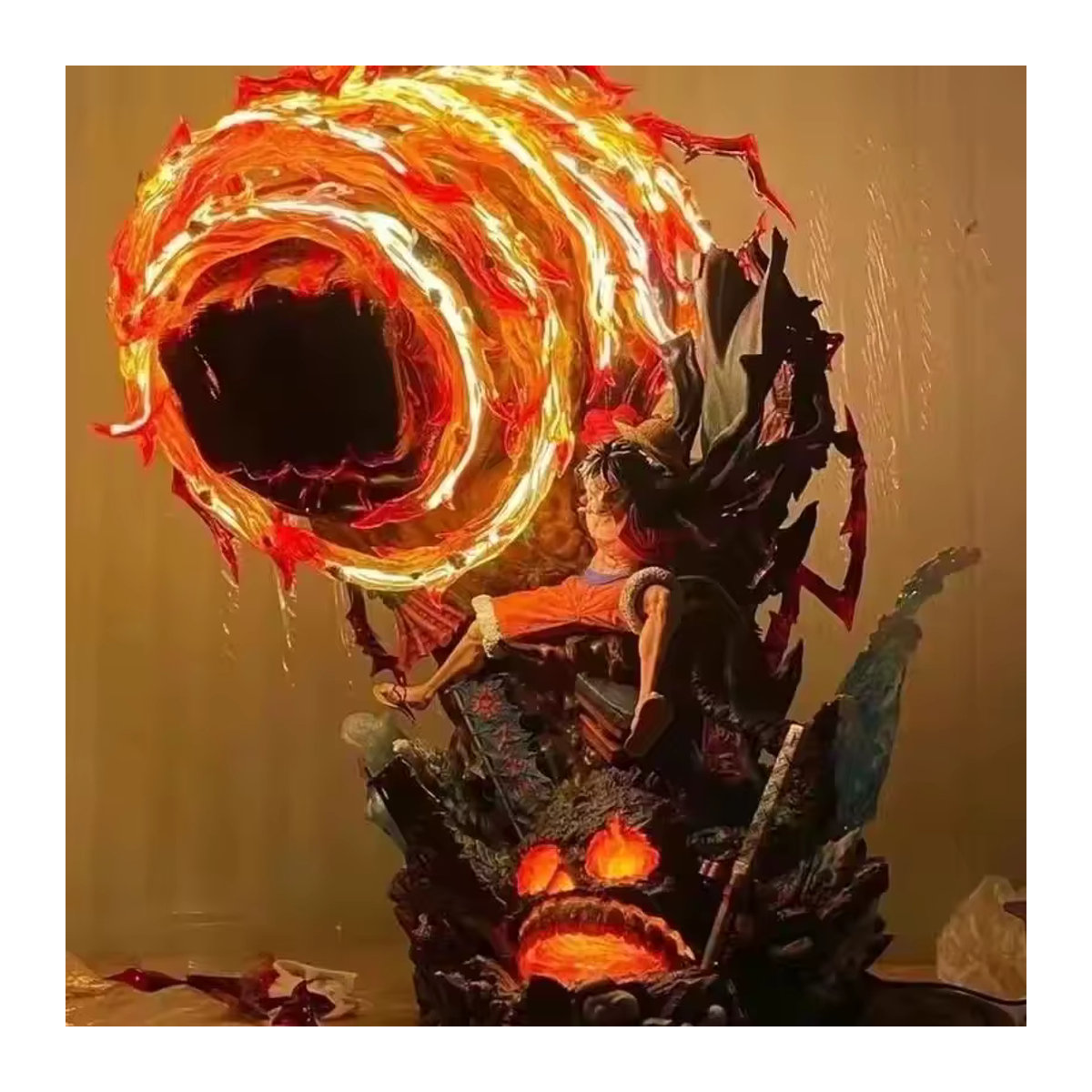 Red Roc One Piece Anime-Figur Luffy Gear 3 mit LED-Beleuchtung in Rot aus Kunststoff - Bild 3