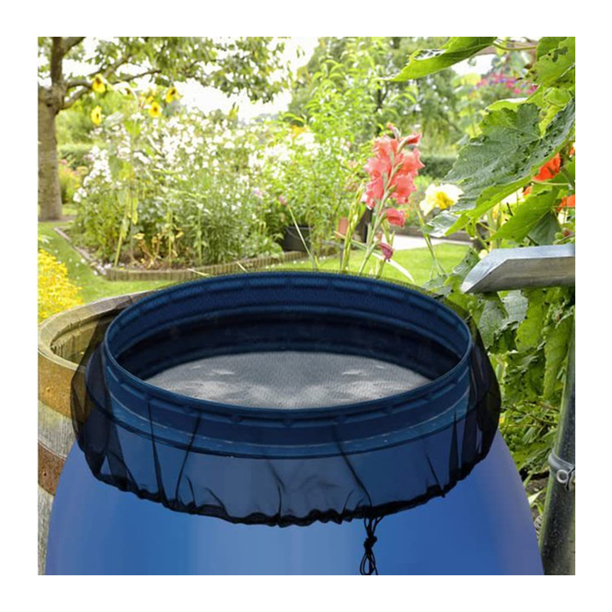 Reißfeste Netzabdeckung als Gartentankschutz für den Außenbereich zur Vermeidung von Laub im Regenwasser - Bild 1