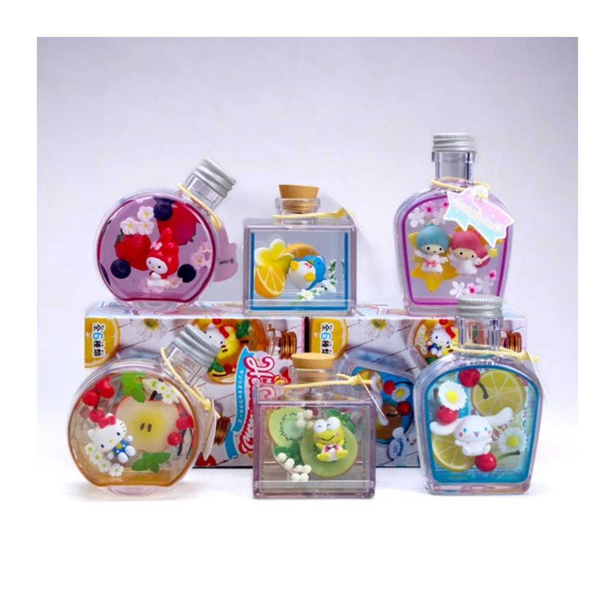 REMENT Sanrio Miniatur Obst Szene Blind Box Figuren Set Multicolor mit Hello Kitty, Cinnamoroll und Little Twin Stars zur Schreibtisch Dekoration - Bild 1