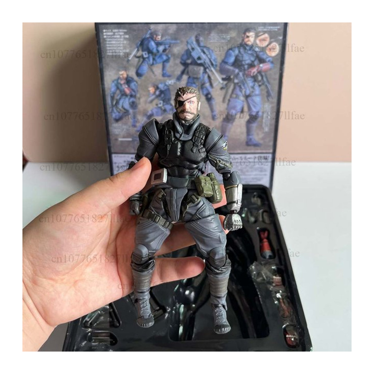 Revoltech Union Creative Metal Gear Solid V The Phantom Pain Venom Snake Action Figure in Schwarz - Bild 1