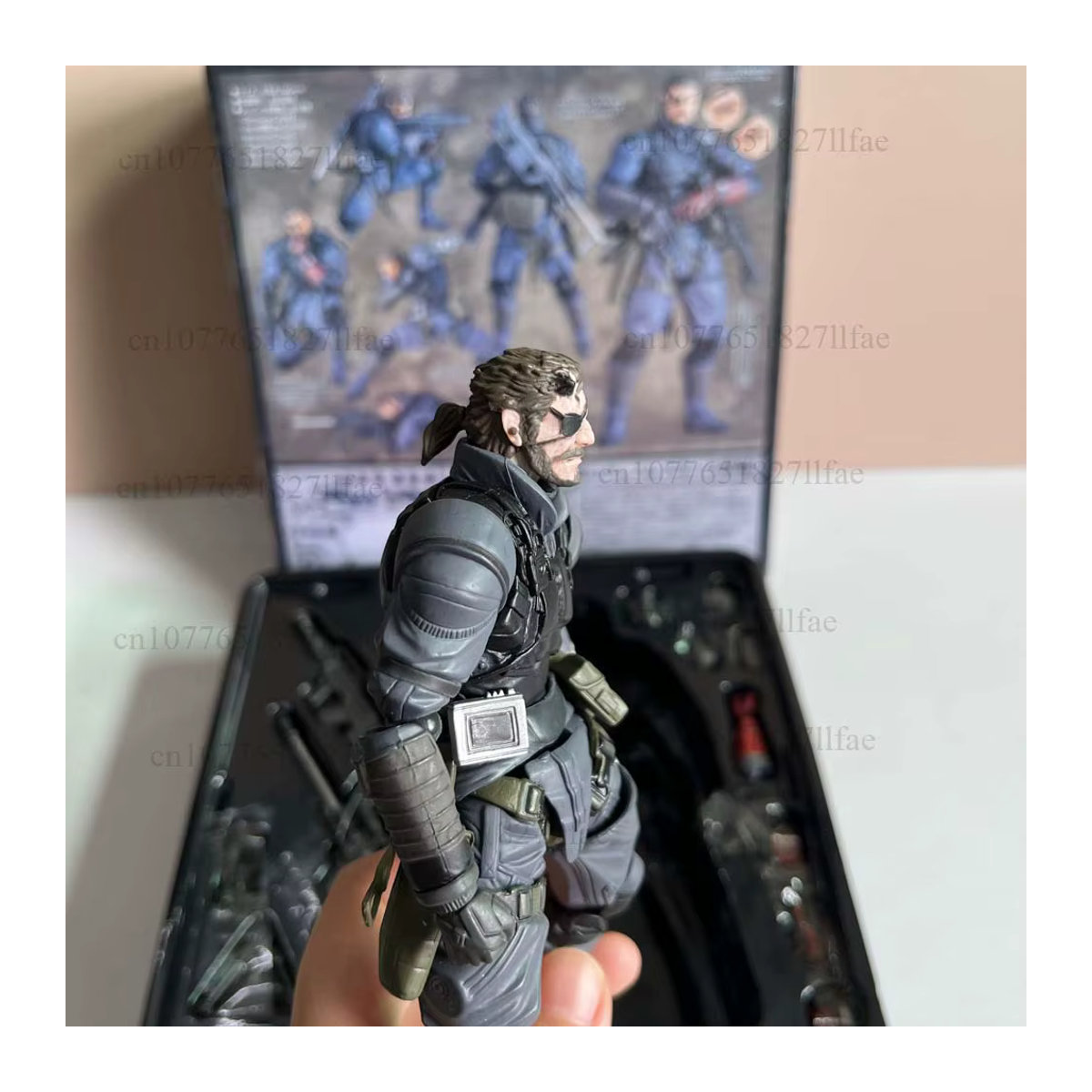 Revoltech Union Creative Metal Gear Solid V The Phantom Pain Venom Snake Action Figure in Schwarz - Bild 6