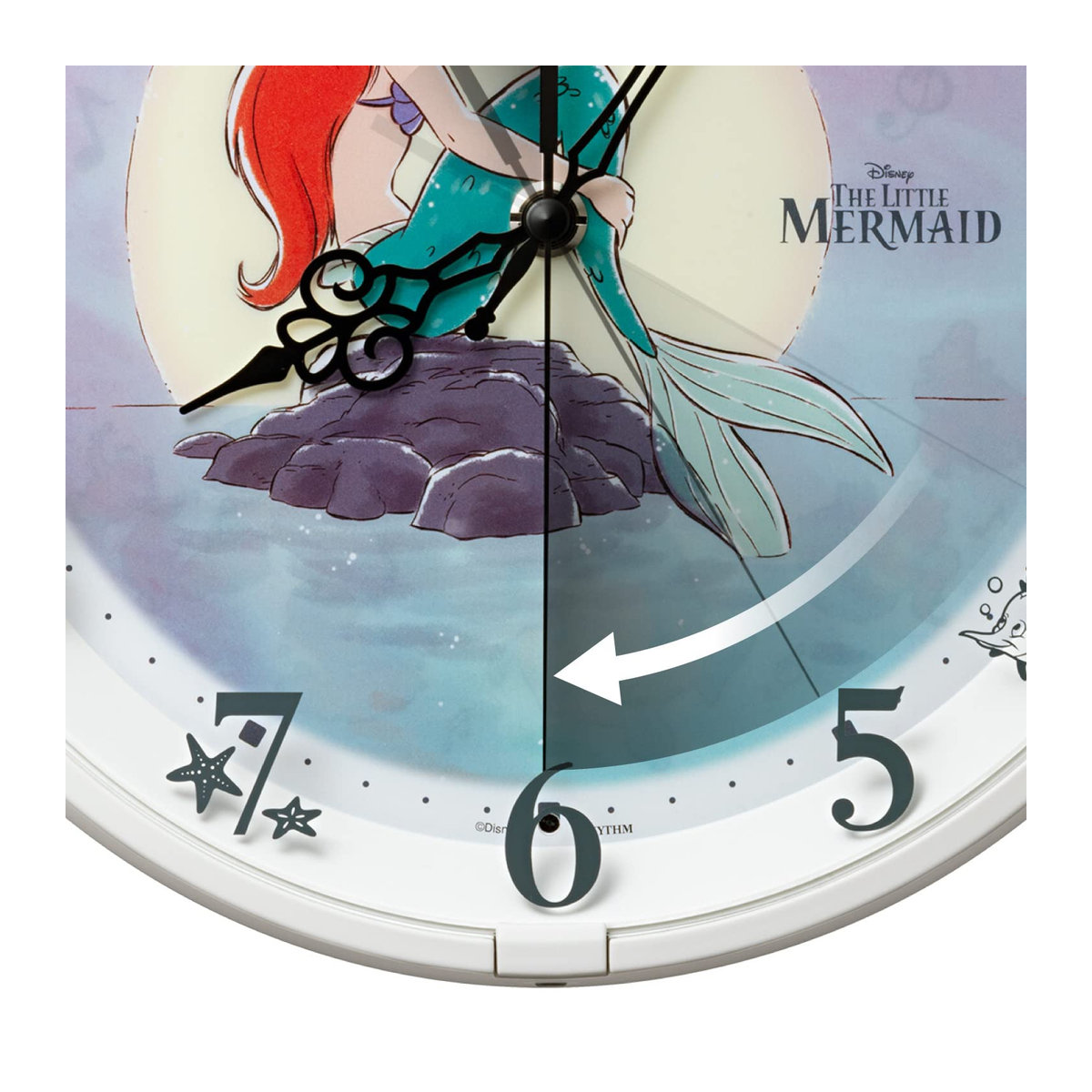 RHYTHM Disney Die kleine Meerjungfrau Wanduhr Ariel Weiß mit sich änderndem Zifferblatt bei Dunkelheit und leisem Mechanismus - Bild 3
